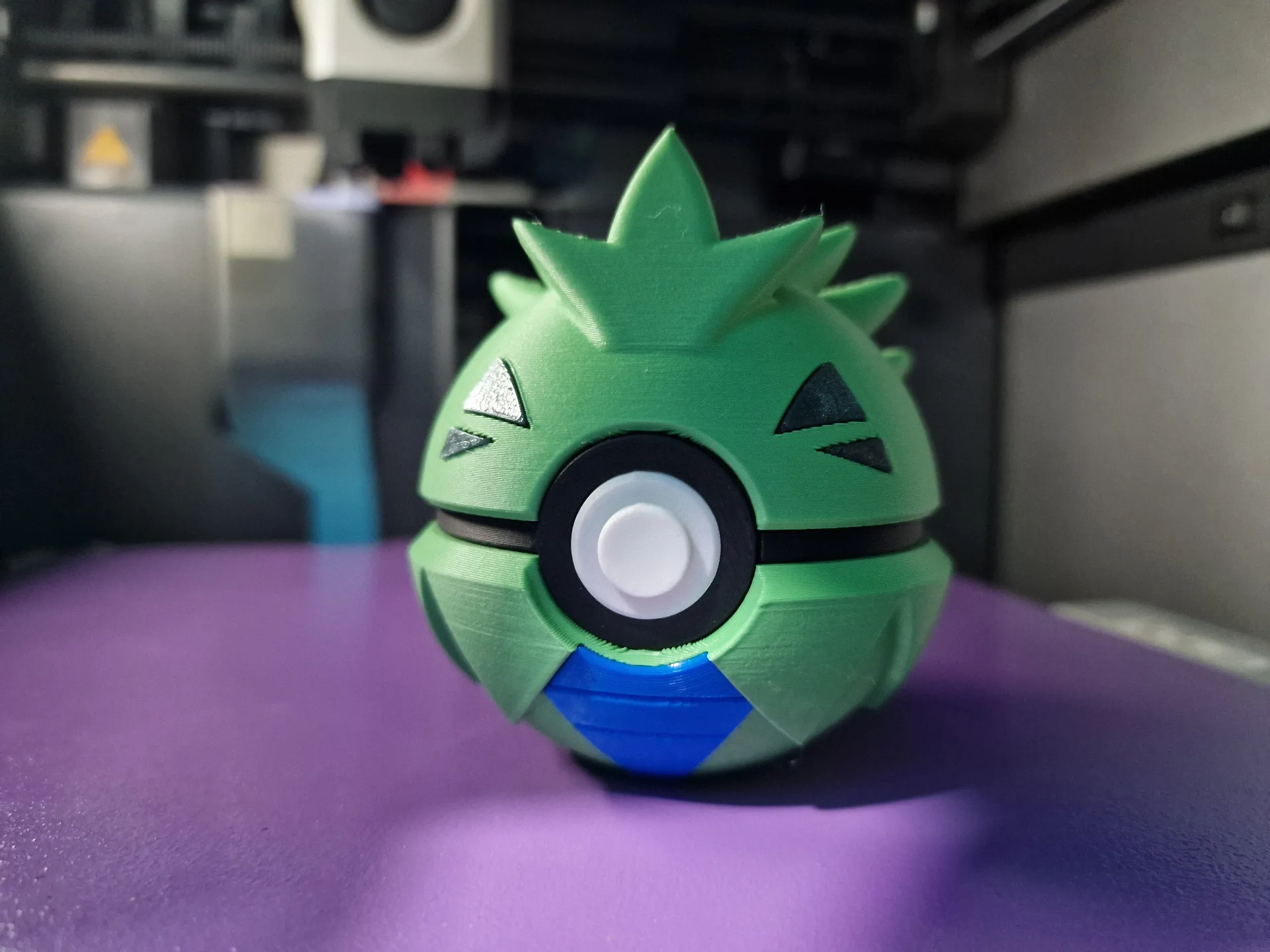 Tyranitar pokeball