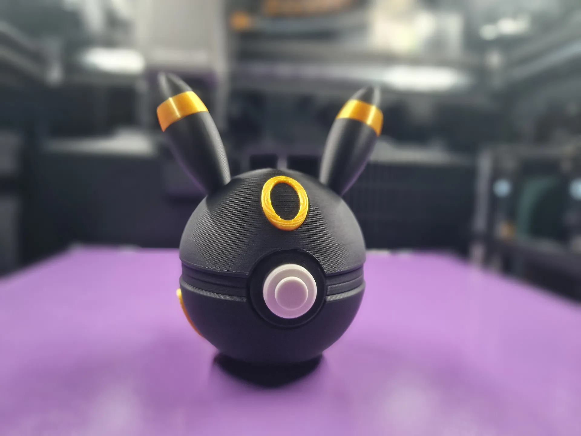 opening umbreon pokeball
