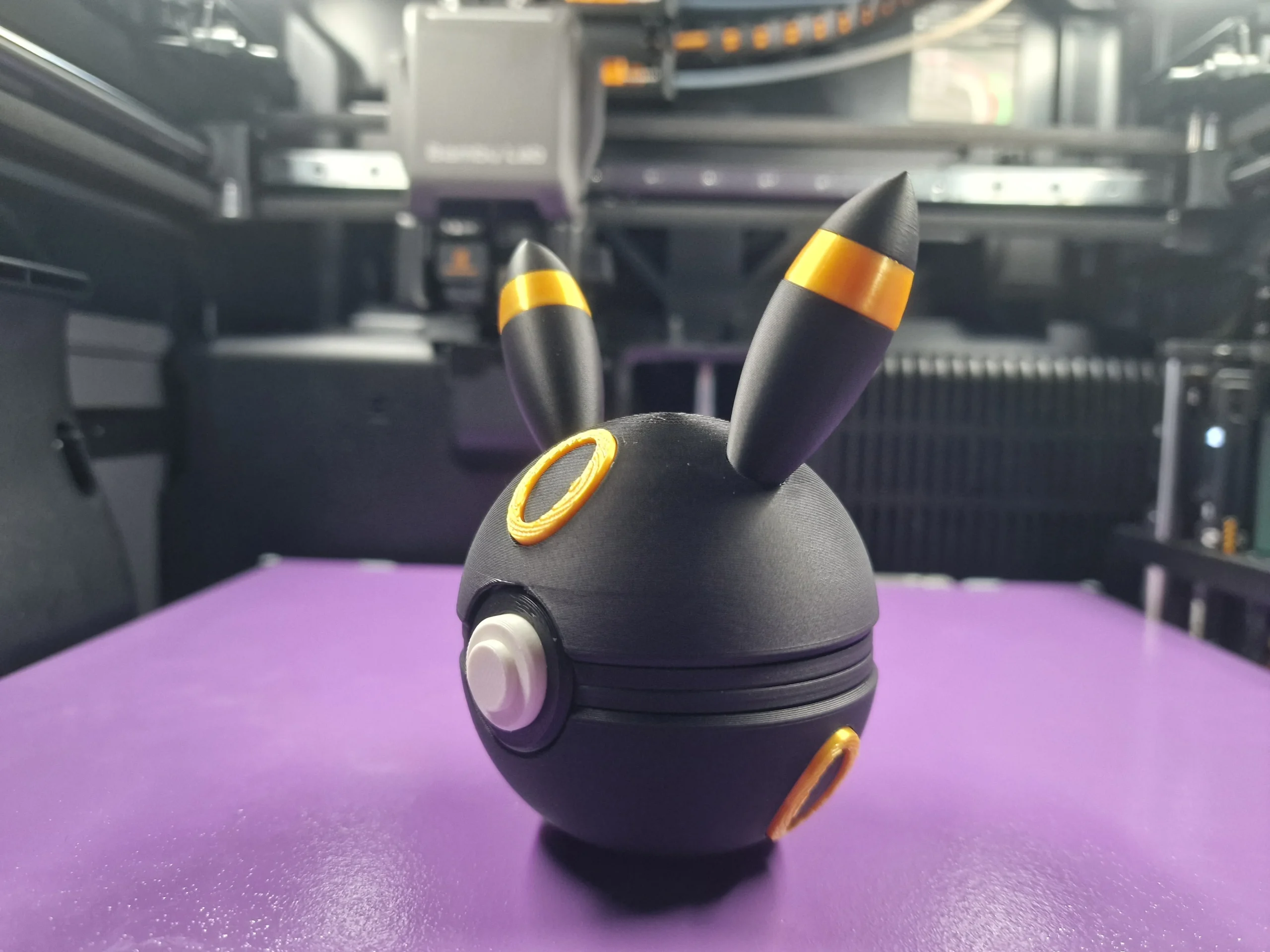 Opening Umbreon Pokeball - Image 2
