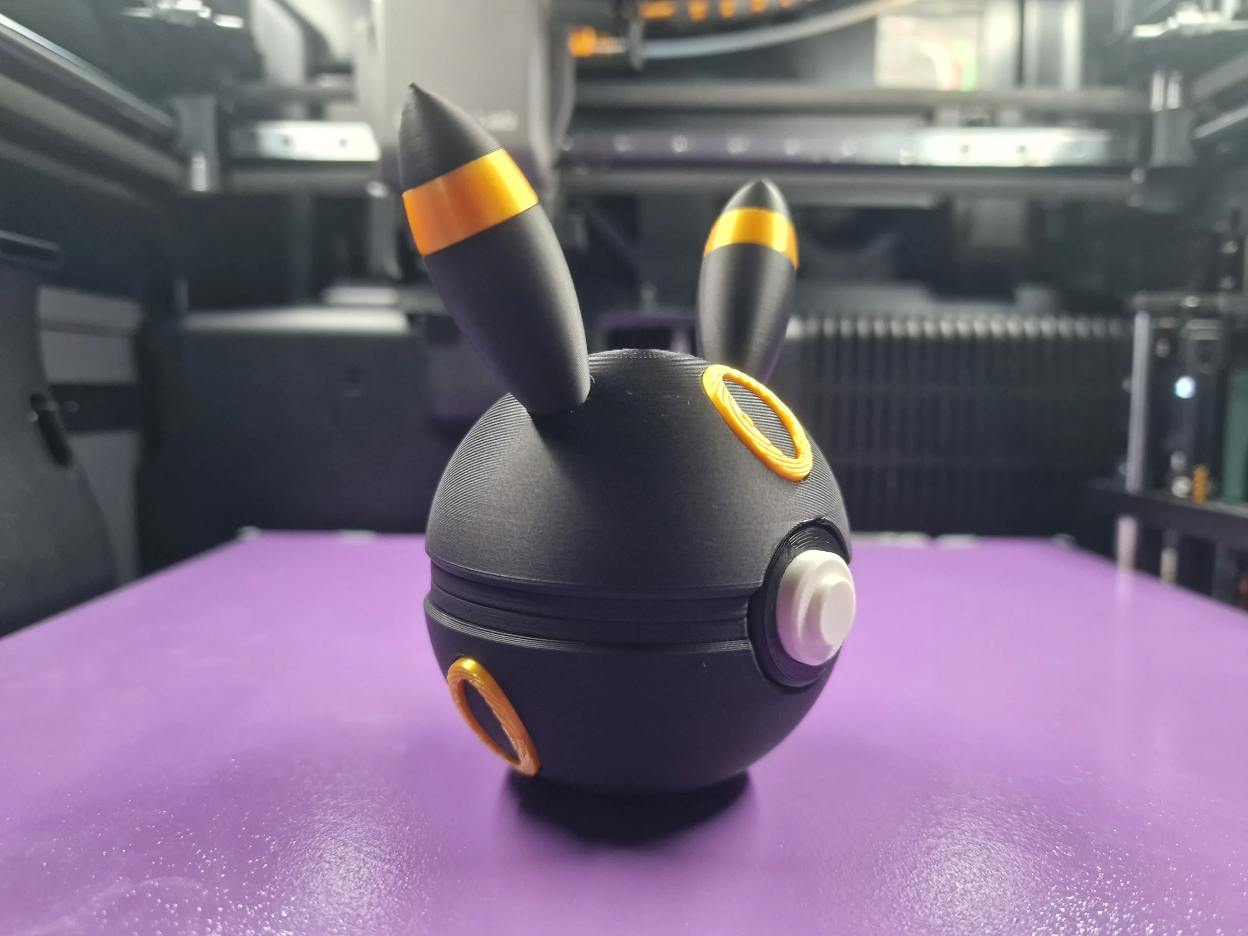 Opening Umbreon Pokeball - Image 3